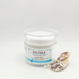 <strong>SYLTER PERLE </strong><br>Deluxe Körpercreme mit Perlenextrakten</strong><br>Avocado & Traubenkernöl